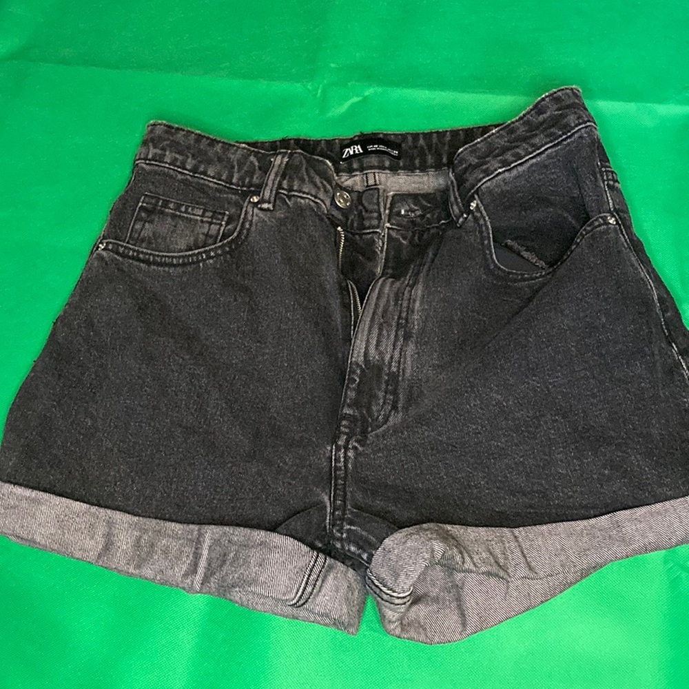 Zara Black rolled jean shorts